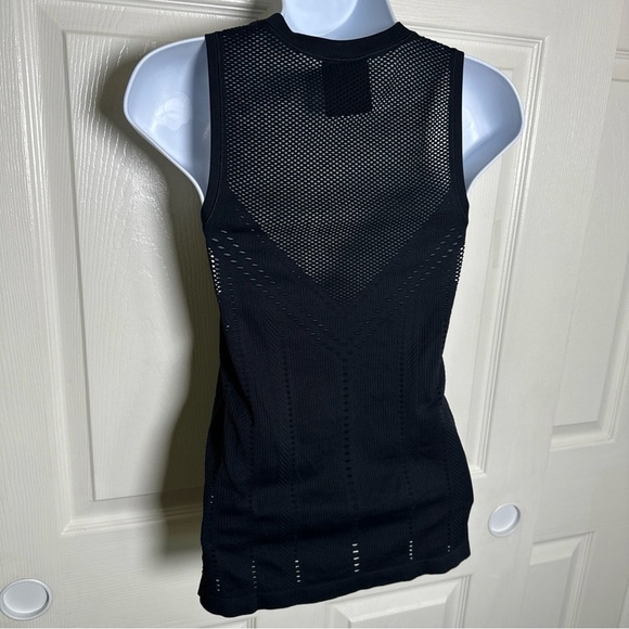 Athleta Black Sleeveless Fitted Tank Top - Picture 9 of 13